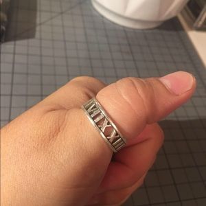 Tiffany & co atlas ring
